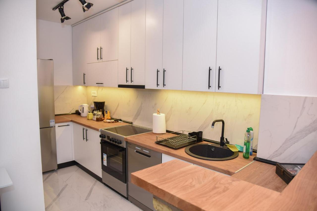 Garden Apartment - Oaza U Centru Grada โนวีซาด ภายนอก รูปภาพ