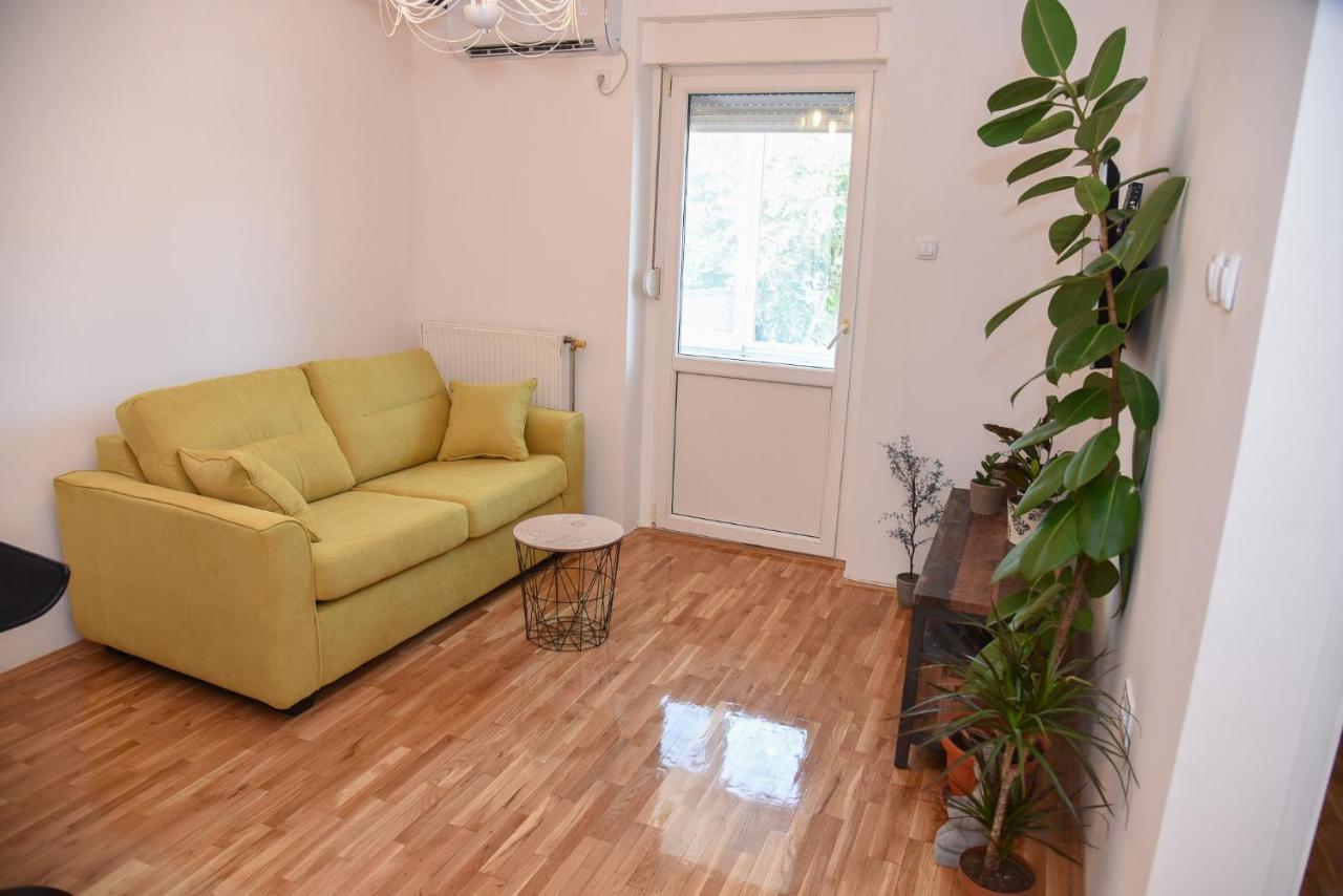 Garden Apartment - Oaza U Centru Grada โนวีซาด ภายนอก รูปภาพ