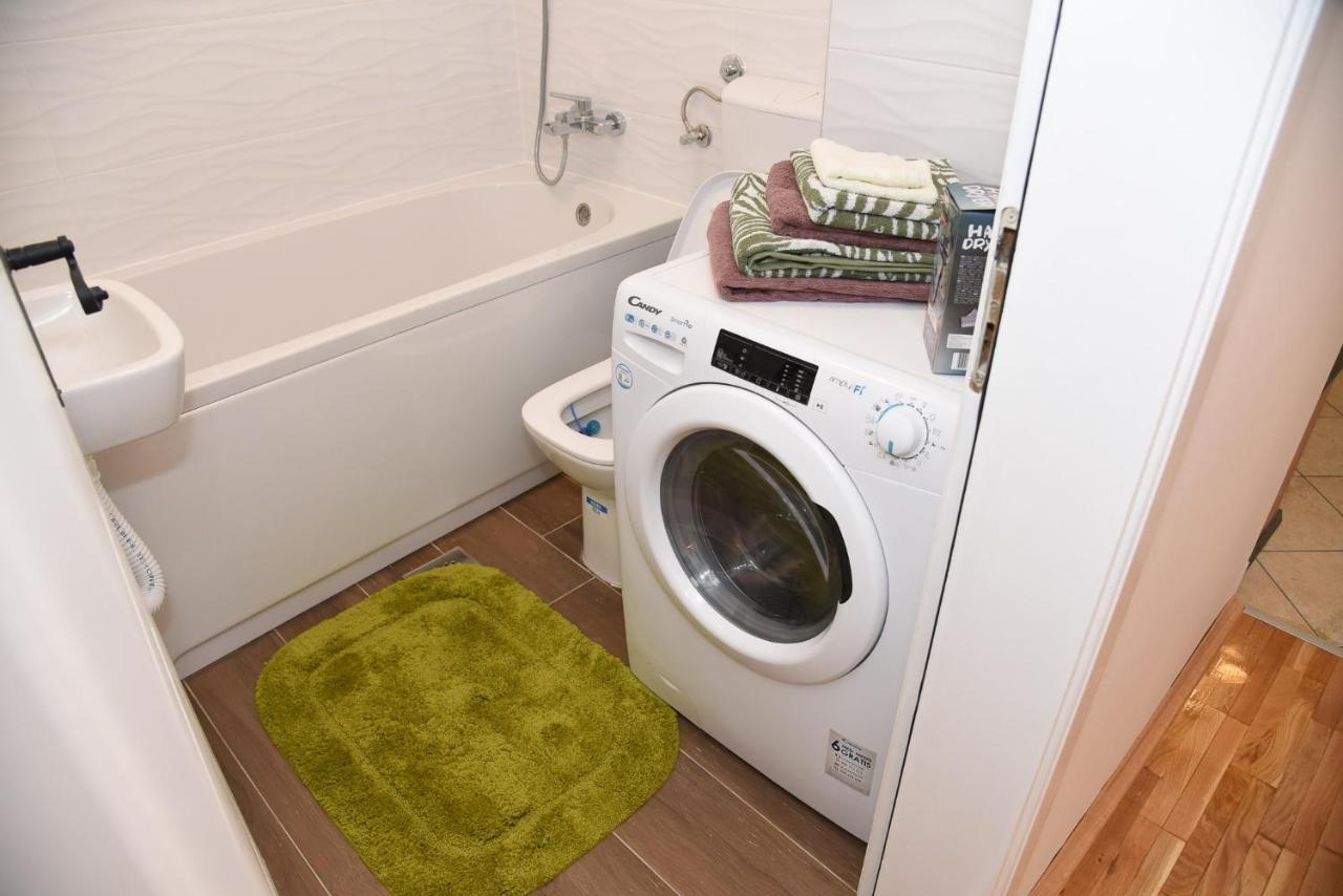 Garden Apartment - Oaza U Centru Grada โนวีซาด ภายนอก รูปภาพ
