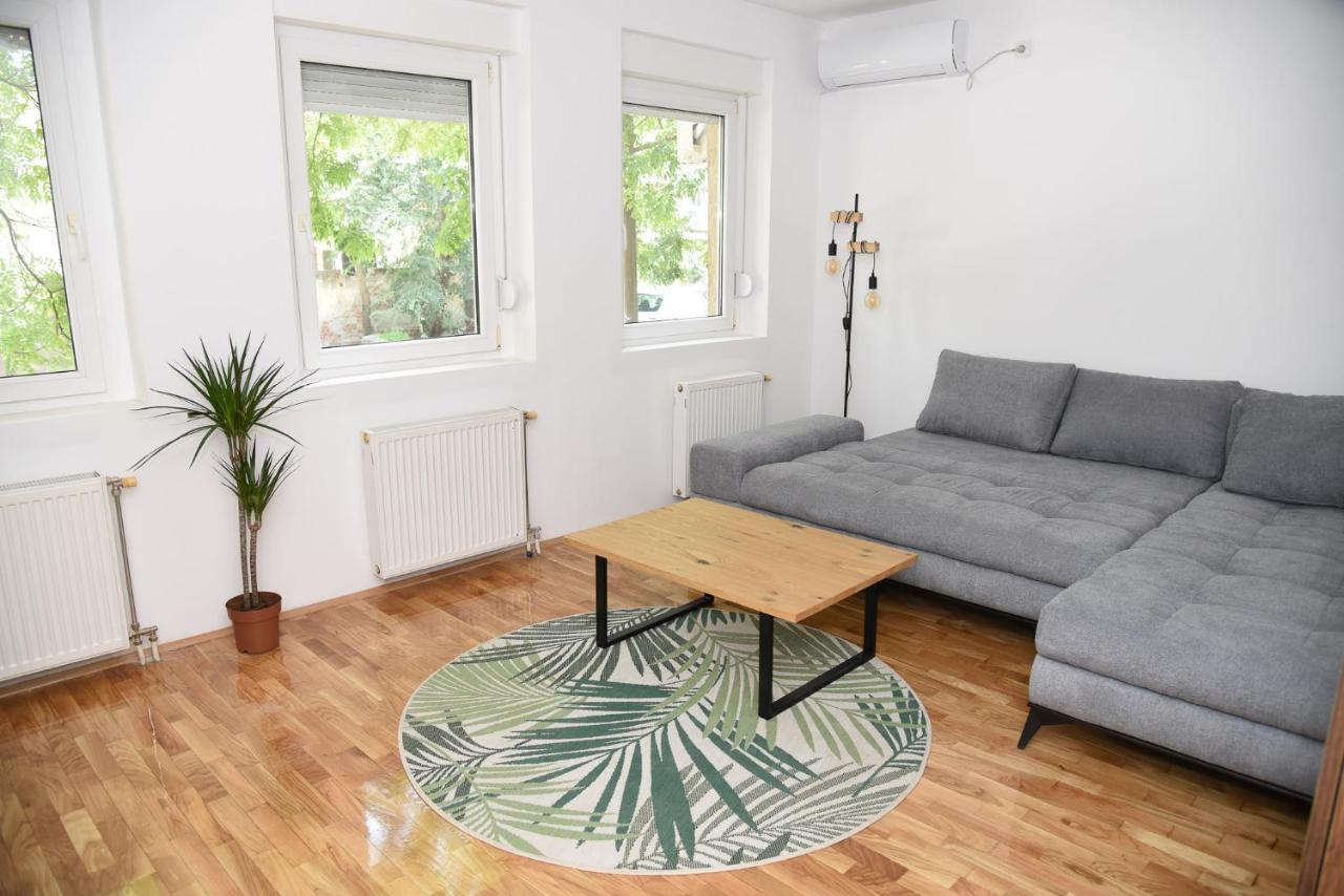 Garden Apartment - Oaza U Centru Grada โนวีซาด ภายนอก รูปภาพ