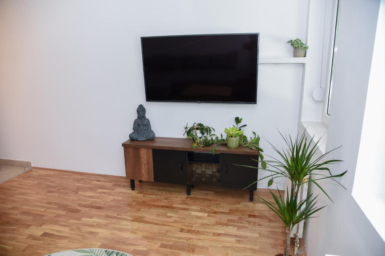 Garden Apartment - Oaza U Centru Grada โนวีซาด ภายนอก รูปภาพ