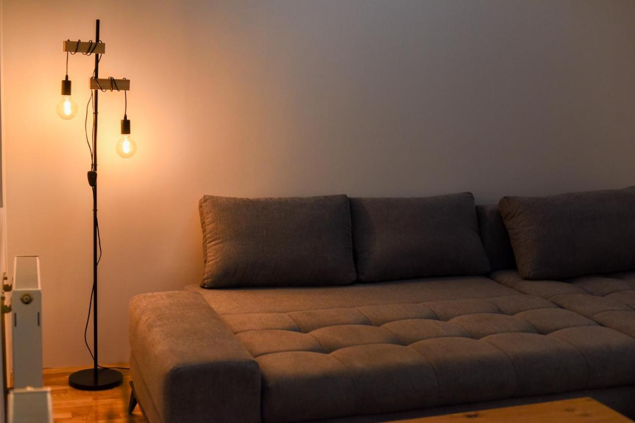 Garden Apartment - Oaza U Centru Grada โนวีซาด ภายนอก รูปภาพ