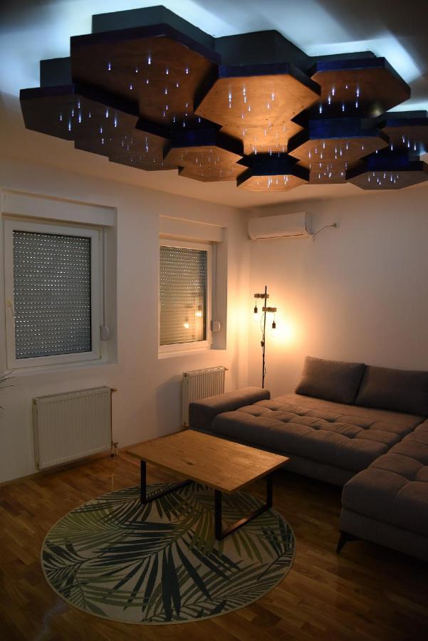 Garden Apartment - Oaza U Centru Grada โนวีซาด ภายนอก รูปภาพ