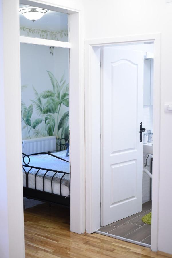 Garden Apartment - Oaza U Centru Grada โนวีซาด ภายนอก รูปภาพ